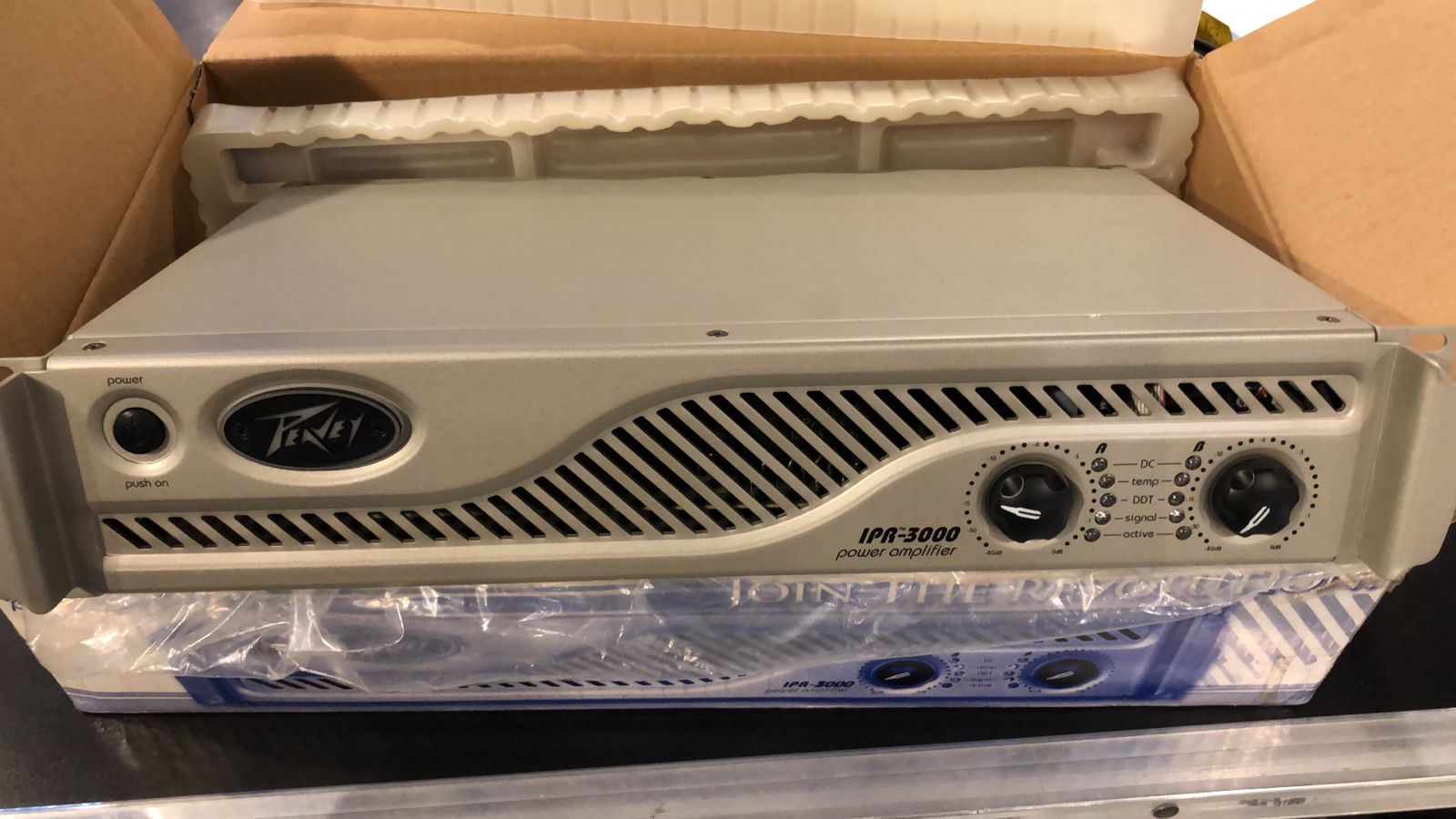 PEAVEY IPR3000