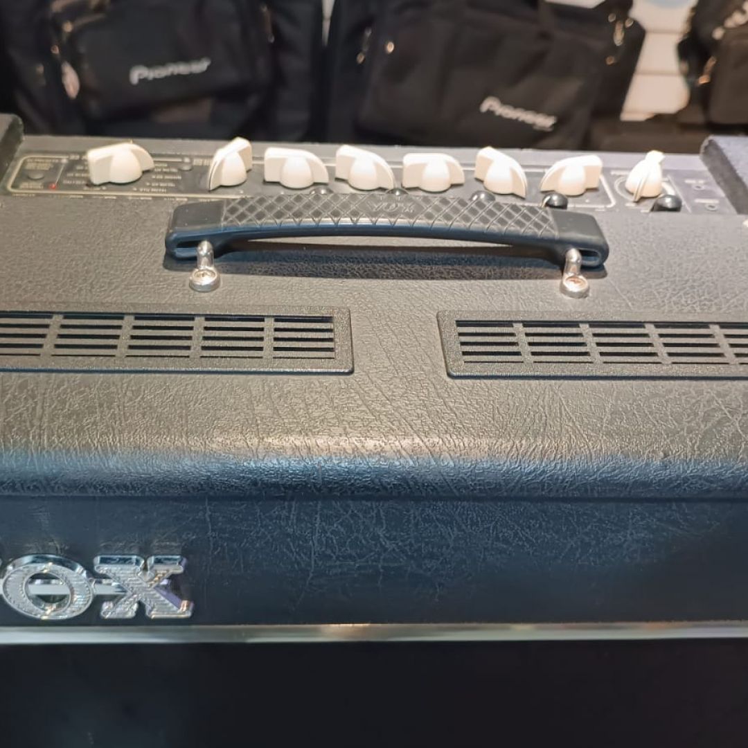 vox-vt80-pre-valvular-120-watts-con-fx-segunda-mano-4852