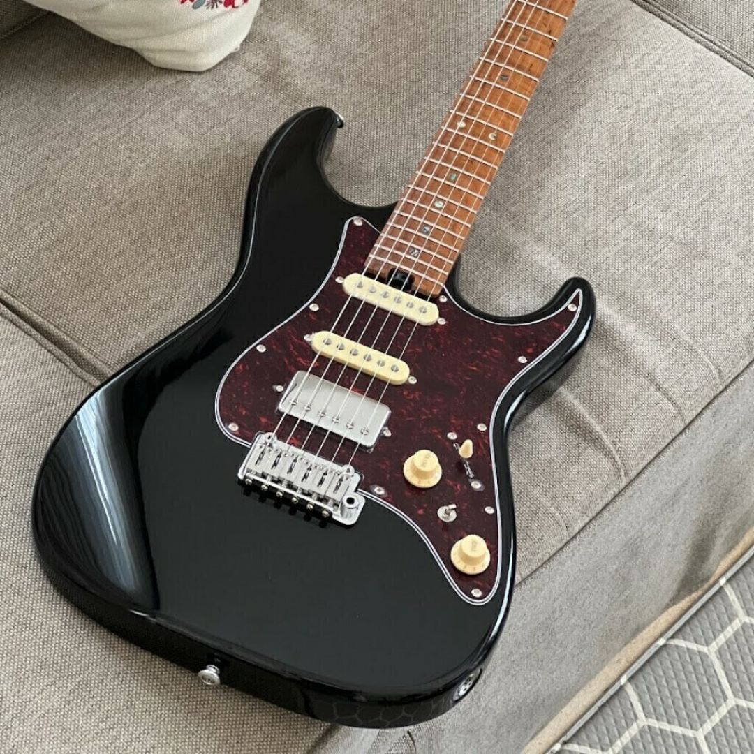 soloking-ms-11-classic-with-roasted-flame-maple-neck-in-black-nafiri-special-run-guitarra-electrica-6141