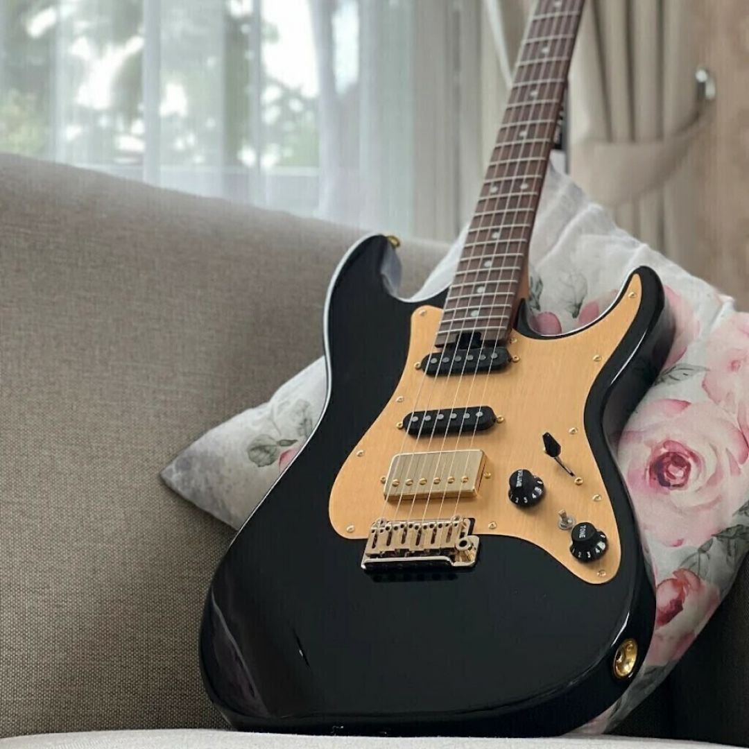soloking-ms-1-classic-mkii-in-black-beauty-anodized-gold-pickguard-with-rosewood-fb-nafiri-special-run-guitarra-electrica-6148